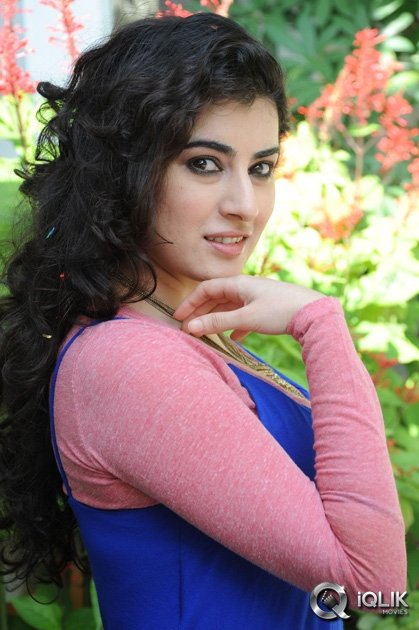 Archana-at-Tharuvatha-Katha-Movie-Opening